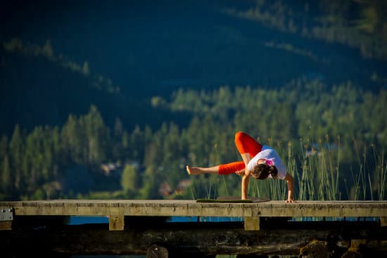 Scopri l'esperienza Yoga Lenovo 300 che si apre a nuovi orizzonti di benessere con APRIRE YOGA LENOVO 300