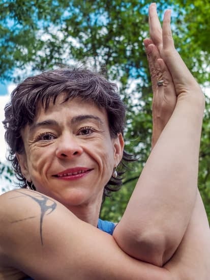 Esercizi Yoga Per Attivare Il Terzo Occhio 7 Pratica ESERCIZI YOGA mirati per attivare il TERZO OCCHIO e potenziare la tua visione interiore