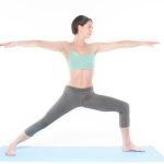 Pratica yoga per trovare pace interiore e benessere fisico