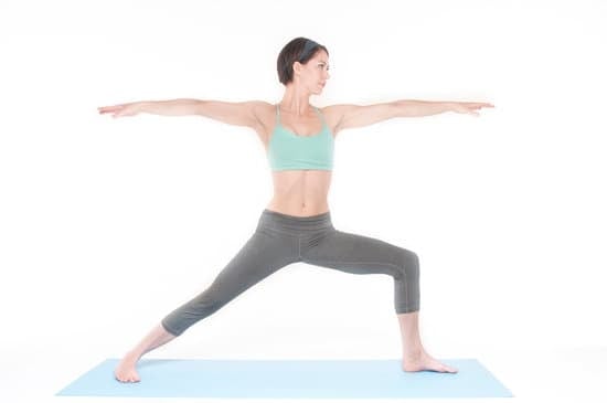 Pratica yoga per trovare pace interiore e benessere fisico