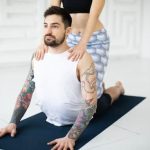 Approfondimenti sui Sutra di Patanjali enfatizzano l'importanza dei commenti per la comprensione dello Yoga