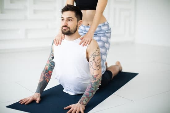 Approfondimenti sui Sutra di Patanjali enfatizzano l'importanza dei commenti per la comprensione dello Yoga