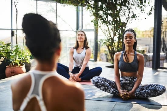 Trova l'essenza e lo scopo dello yoga in un percorso interiore di consapevolezza e armonia