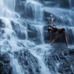 Come Cominicare in Una Lezione Di Yoga Inizia con una breve meditazione per focalizzare l'attenzione prima dell'allenamento yoga