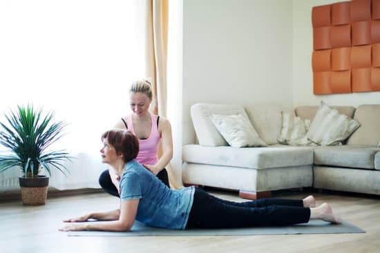 Esercizi Per Lezione Di Yoga 5 Pratica i migliori esercizi per la tua lezione di yoga personalizzata con queste proposte originali