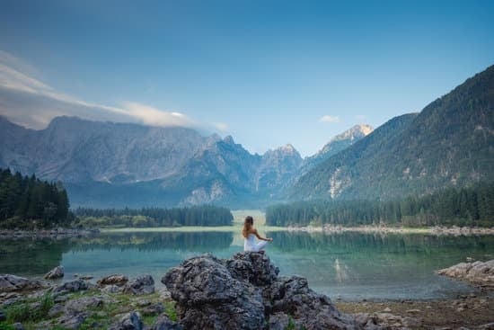 Yoga Monteverde Vecchio 1 Scopri i benefici dello yoga a Monteverde Vecchio per ritrovare equilibrio e benessere interiore