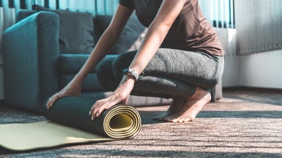 Loto Posizione Yoga 1 Scopri i benefici del loto in posizione yoga per rilassare mente e corpo durante la pratica quotidiana