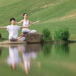 Come Vestirsi Per Andare a Yoga Consigli su cosa indossare per praticare yoga in modo confortevole e funzionale, per massimizzare il benessere