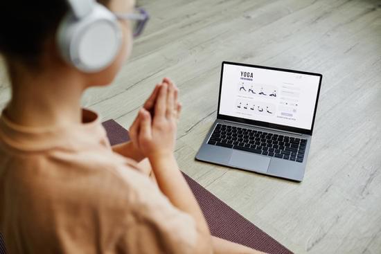 Esercizi Yoga Principali 5 Scopri i principali esercizi Yoga per migliorare la tua pratica. Esplora nuove posizioni e respira profondamente
