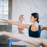 3 Posizioni Yoga Per Dormire Meglio posizione del loto, dell'albero e della cobra