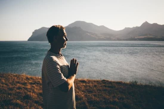 Foto Yoga Challenge Coppia 1 Scopri il divertimento insieme alla tua coppia con la sfida yoga foto per migliorare la vostra salute insieme