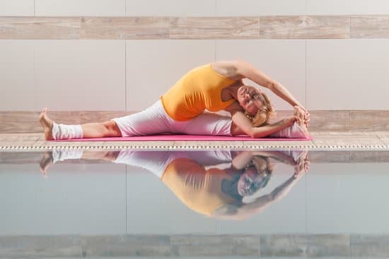 Ascoltate Il Maestro Yogi 1 Segui i saggi insegnamenti del Maestro Yogi per raggiungere la serenità interiore