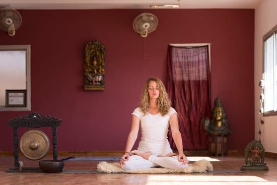 Il Mio Yoga Quotidiano 1 Segui IL MIO YOGA QUOTIDIANO per trovare equilibrio e benessere ogni giorno