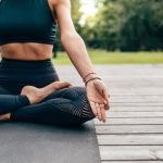 Posizione Selvaggia Yoga Scopri la pace interiore immerso nella natura con le sessioni di yoga in Posizione Selvaggia