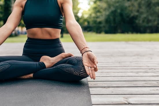 Scopri la pace interiore immerso nella natura con le sessioni di yoga in Posizione Selvaggia