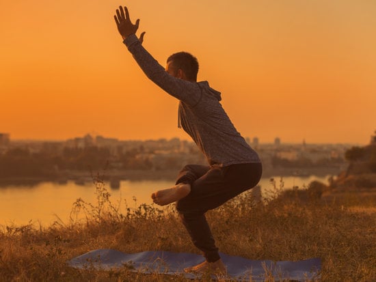 Esercizi Di Yoga Dinamico 3 Scopri gli effetti benefici degli esercizi di yoga dinamico per rilassare mente e corpo in profondità